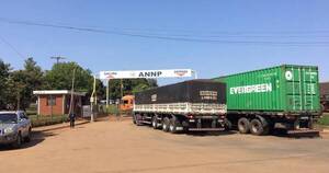 La Nación / Camioneros denuncian inseguridad en puertos de Aduanas en Encarnación