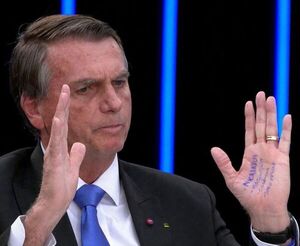 ¿Por qué Bolsonaro tenía escrito el nombre de Messer en la mano? - Mundo - ABC Color