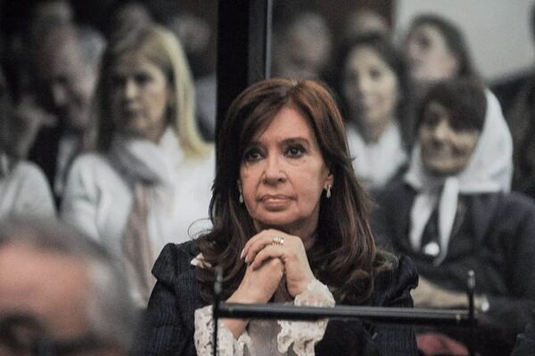 Argentina: Fiscalía pide 12 años de prisión para Cristina Kirchner por presunta corrupción