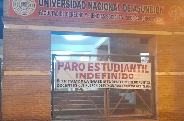 Paro en Derecho UNA por desvinculación "sin fundamentos" de docentes  - Noticiero Paraguay