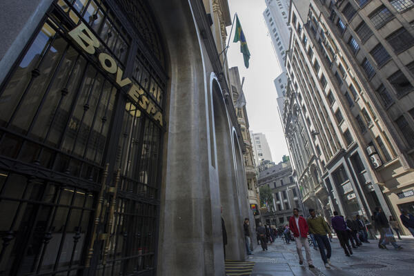 El beneficio de las empresas brasileñas abiertas cayó un 22,3 % en el segundo trimestre - MarketData