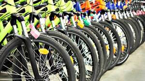 Crónica / Médicos pedalearán para asistir a pacientes en Limpio