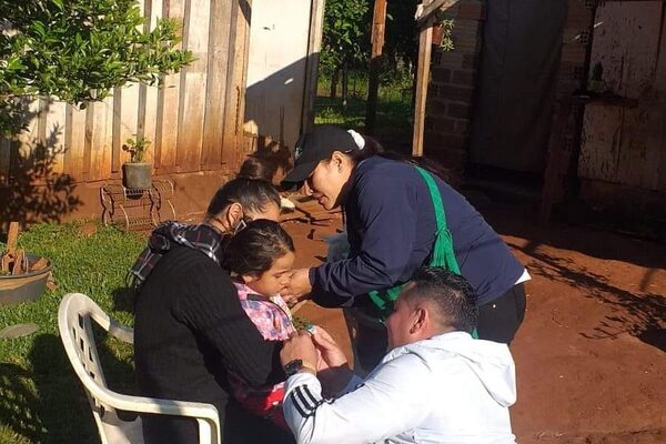 Salud intensifica vacunación casa por casa en Presidente Franco