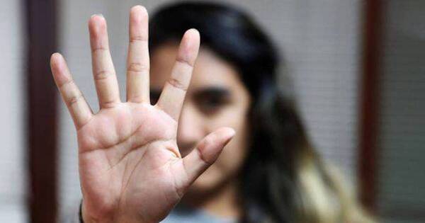 La Nación / Joven denuncia supuesto manoseo por parte del guarda de un ómnibus