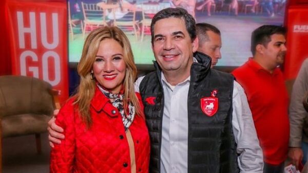 Esposa de Velázquez vuelve a pedir permiso en Fiscalía