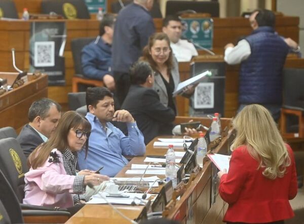 Reacciones de diputados sobre investigación contra el significativamente corrupto Velázquez  - Política - ABC Color