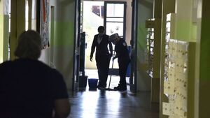 Investigan a maestra por pedir a alumnos muestras de semen
