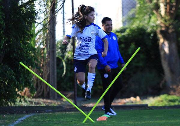 Crónica / Descuerean a las chicas de la selección de mayores