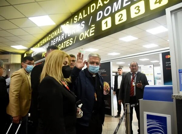 Arzobispo partió a Roma para ser investido como el primer cardenal