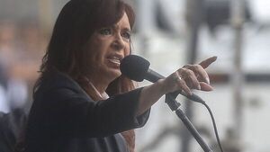 Kirchner acusa de persecución judicial tras pedido de prisión