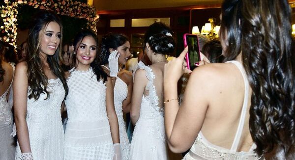 Detalles de la fiesta de debutantes del Centenario - Sociales - ABC Color