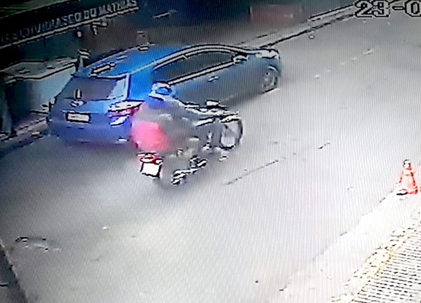 Motochorros roban unos G. 20 millones a comerciante en pleno microcentro de CDE - La Clave