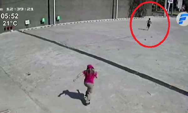 Cajera atrapa a delincuente: "Corrí sin pensar dos veces"