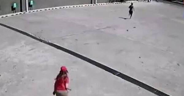 La Nación / Cajera persigue y reduce a ladrón de un minimercado en Roque Alonso