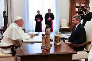 Abdo Benítez y comitiva de funcionarios viajarán al Vaticano  - Política - ABC Color