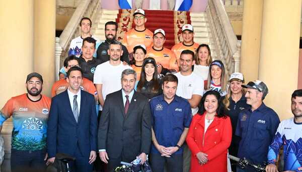 Presidente recibió la visita de atletas de Expedición Guaraní Paraguay