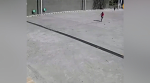 Diario HOY | VIDEO| Cajera persiguió a un ladrón y logró atraparlo