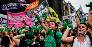 Argentina aprobó el proyecto que permite acceder libremente al aborto