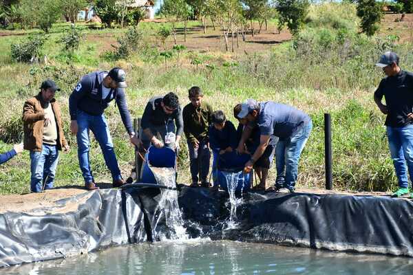 Itaipu cierra entrega de peces a comunidades indígenas de Alto Paraná - .::Agencia IP::.