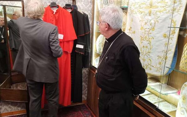 Adalberto Martínez realiza la primera prueba de su vestimenta como Cardenal – Prensa 5