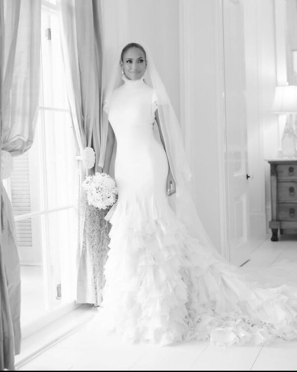 ¡Mirá los tres vestidos que lució Jennifer López el día de su boda con Ben Affleck! - Gente - ABC Color