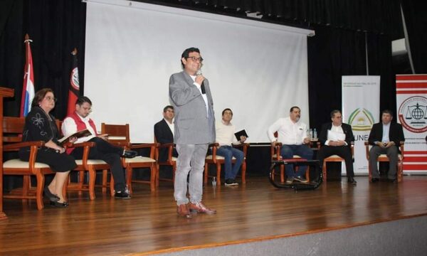 Estudiantes realizan conversatorio con precandidatos a gobernador con motivo de Aniversario 18º de Facultad Ciencias Políticas