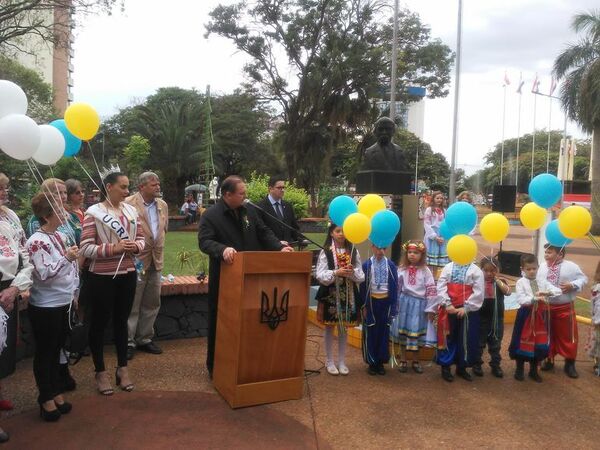 En Itapúa celebran independencia de Ucrania con oración por la paz - Nacionales - ABC Color