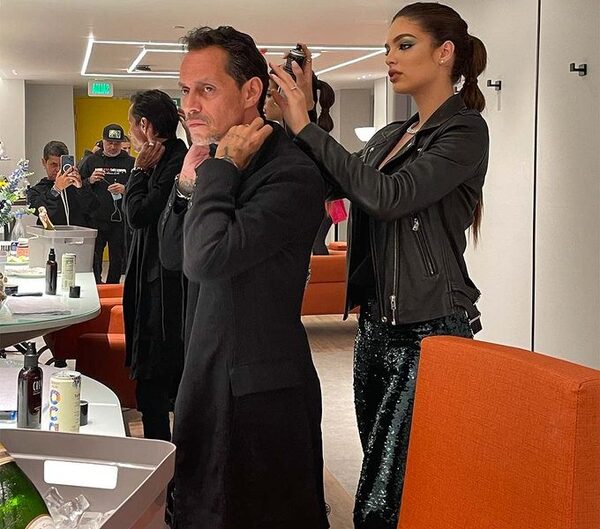 Marc Anthony acompañaría a Nadia Ferreira para entregar su corona este viernes