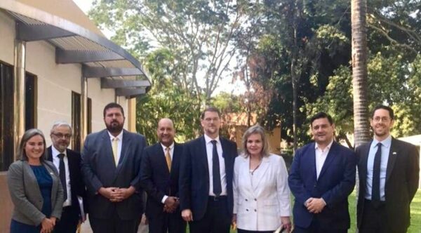 Senadores mantuvieron reunión con subsecretario de Estado adjunto de EEUU