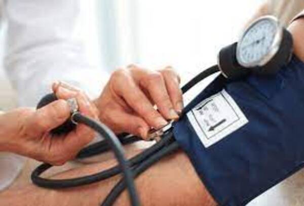 Charlas preventivas de hipertensión y diabetes