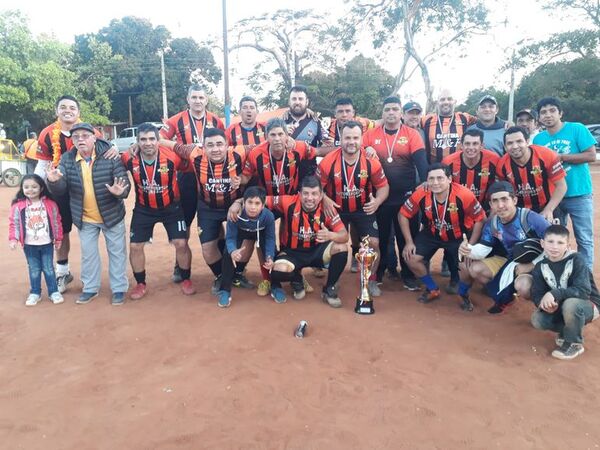 Sport 8 de Diciembre, campeón invicto del Torneo Senior de Luque - Fútbol - ABC Color