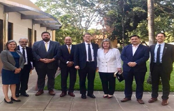 Subsecretario de EEUU se reunió con autoridades de la Senabico | Noticias Paraguay