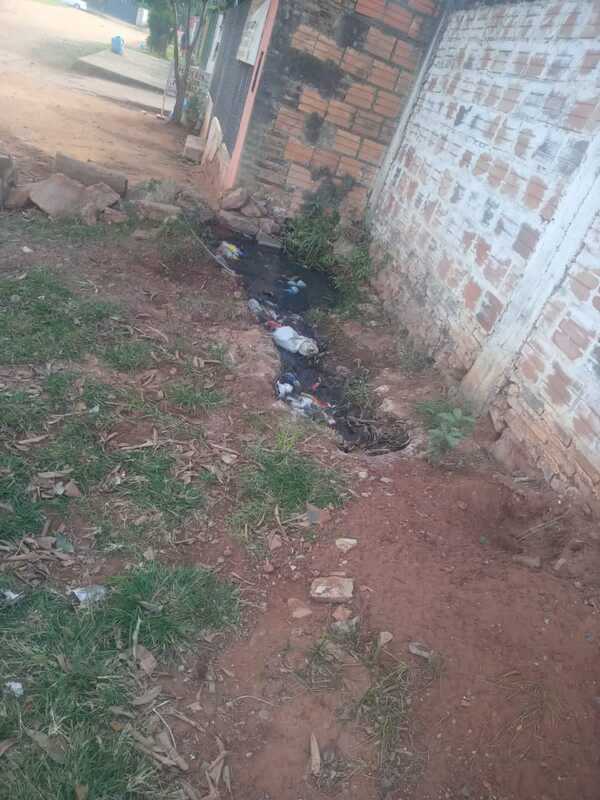 Agua servida en la calle, insalubre costumbre que sigue sin solución » San Lorenzo PY