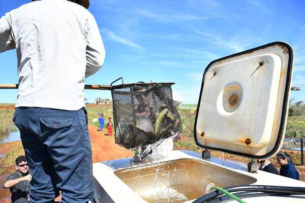 Itaipú cierra entrega de peces a comunidades indígenas de Alto Paraná