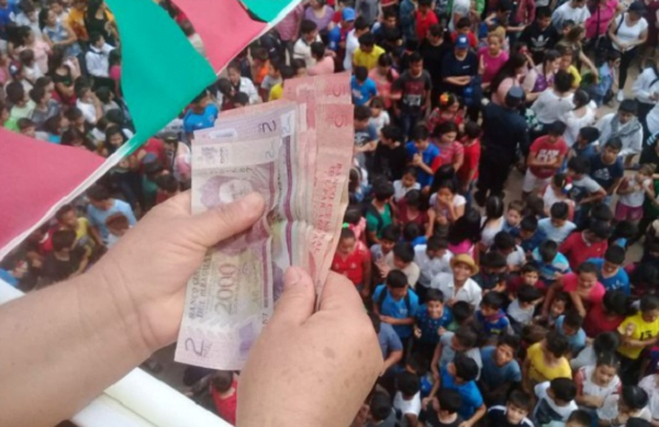 Guarambareños se manifiestan a favor del tradicional vito de dinero - Noticiero Paraguay