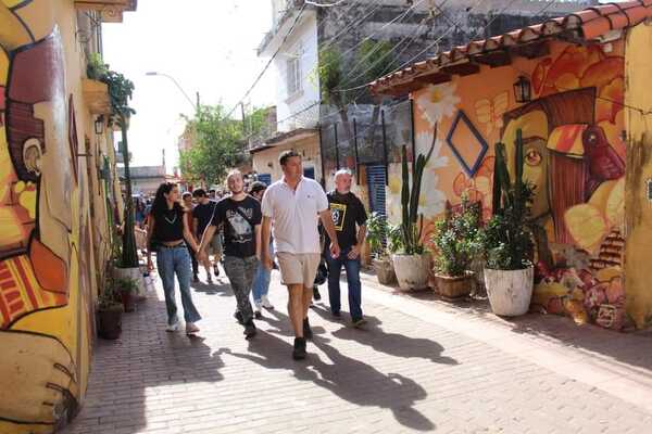Invitan a recorrer los 30 murales artísticos del barrio Chacarita de Asunción