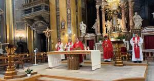 La Nación / Monseñor Adalberto Martínez celebró misa en Roma, por sus 37 años de ordenación