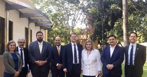 La Nación / Subsecretario Wells se reunió con senadores