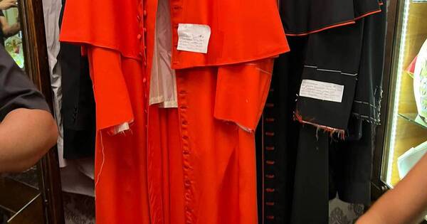 La Nación / Monseñor Martínez probó su traje cardenalicio en Roma
