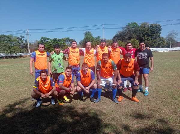 3 equipos debutan con triunfo en torneo de categoría Senior - La Clave