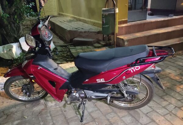 Capiatá: recuperan moto que fue robada en asalto sobre la ruta - Policiales - ABC Color