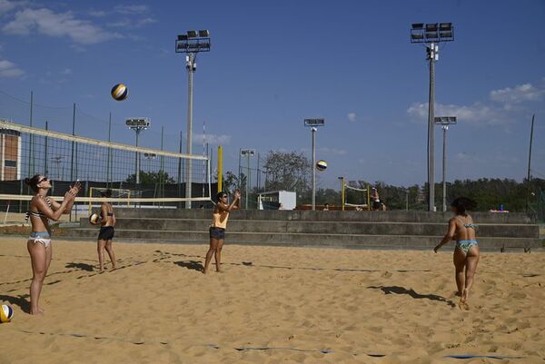 A pura competencia playera - Polideportivo - ABC Color