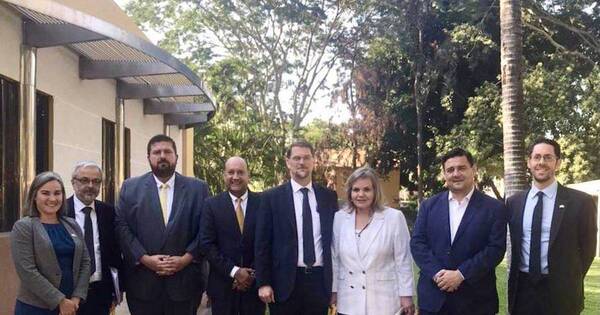La Nación / Wells, en reunión con senadores