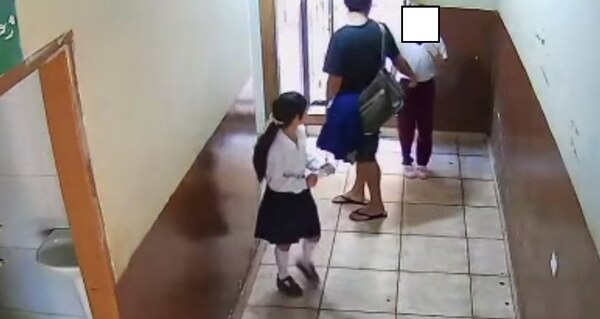 Depravado ingresa al baño de una escuela en Ciudad del Este - Noticiero Paraguay