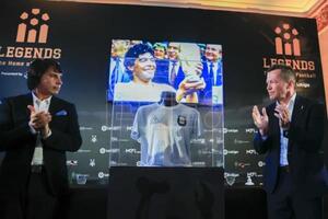 Diario HOY | Matthäus entrega a Legends la camiseta de Maradona en la final de México'86