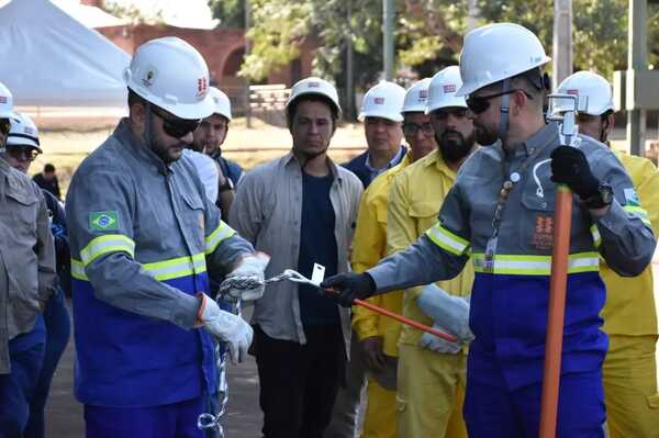 Instructores y electricistas de la ANDE son capacitados en seguridad por técnicos de Brasil - .::Agencia IP::.