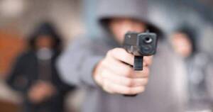 La Nación / Policías y funcionarios de un minisúper de Asunción frustran un asalto