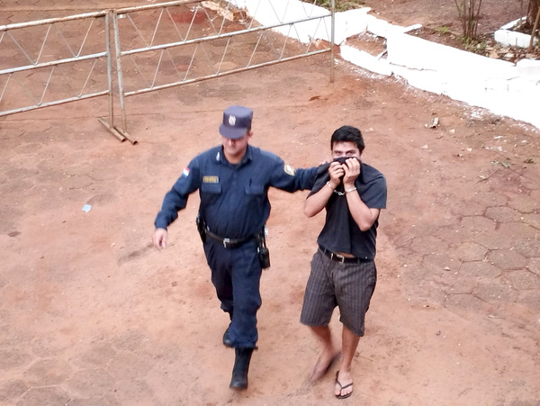 Presunto pedófilo detenido por ingresar al baño de escuela y manosear a niñas - La Clave