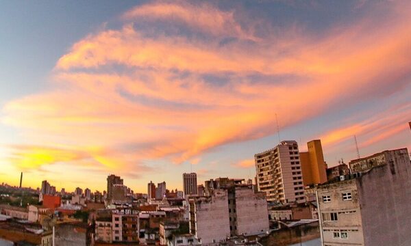 Clima caluroso y vientos moderados del noreste para hoy jueves