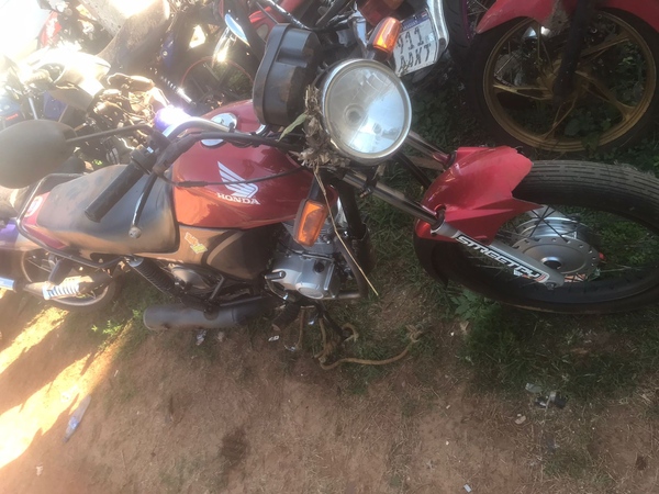 Motociclista muere tras choque frontal con camioneta - La Clave
